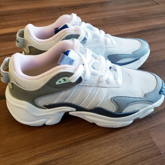 women's magmur running sneakers